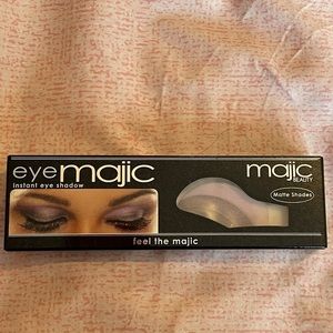 Eye Majic Instant Eyeshadow